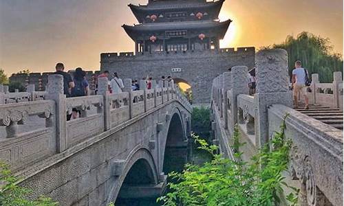 台儿庄古城距离微山湖风景名胜区多远_台儿庄古城游玩攻略一日游微山湖